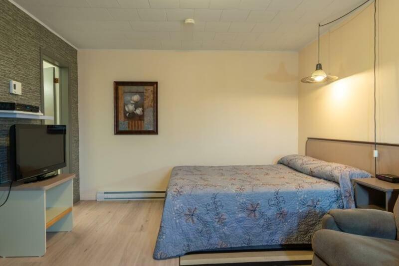 Motel Claude Degelis 外观 照片